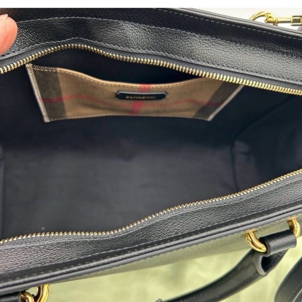 Women's Burberry Banwell classic check leather bag with detachable strap - Picture 6 of 15